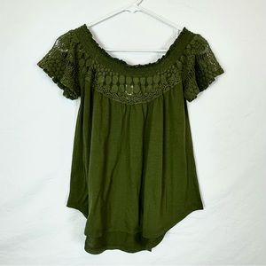 No Boundaries forest green blouse with lace sleeves Size Medium
